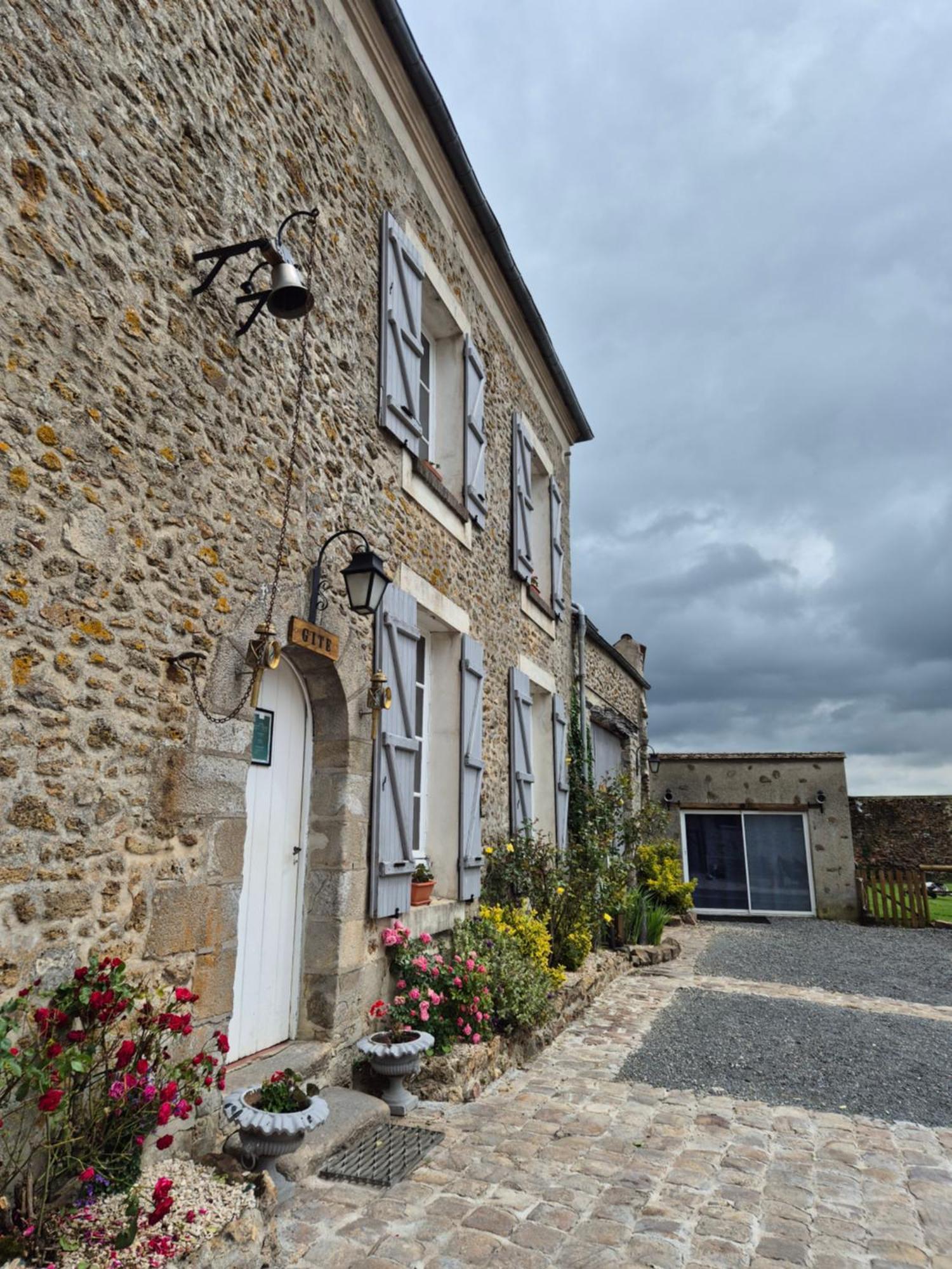 Domaine De La Ferme De Jean Grogne Hotel ฟงต์เนย์-เตรซิญี ภายนอก รูปภาพ